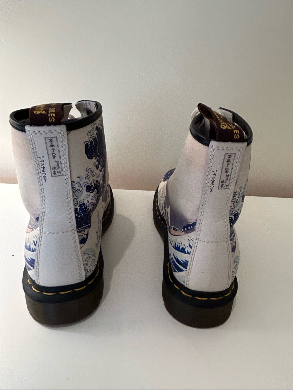 The Met x Dr. Martens: The Great Wave Leather Boots - Picture 5 of 8